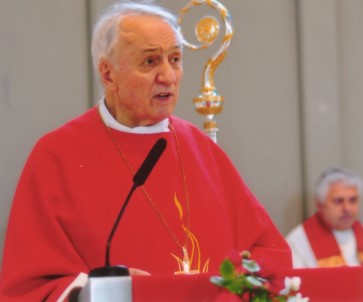 Pfingstmontag 2009. Abt Clemens legt in der Predigt das Wort Gottes aus
