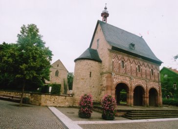 Lorsch - Karolingische Torhalle